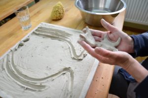 Über die Hände zum Ich