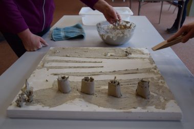 Ton recyclen auf der Gipsplatte